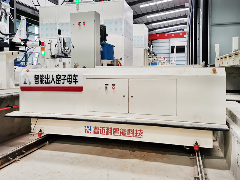 sklady průmyslové automatické přenosové vozíky