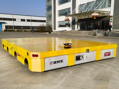 70 tun těžkoprávného všesměrového transportního vozíku