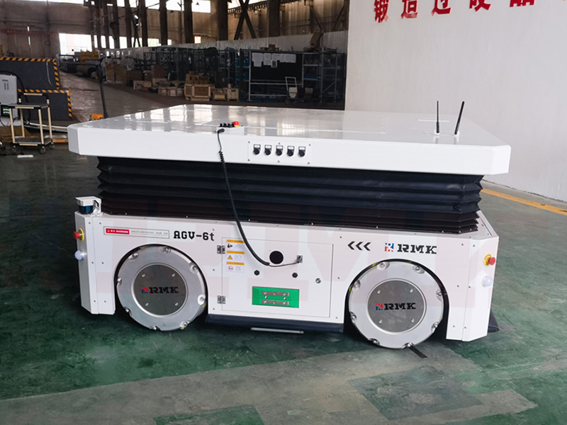 Hybridní navigace McNamm Wheel AGV